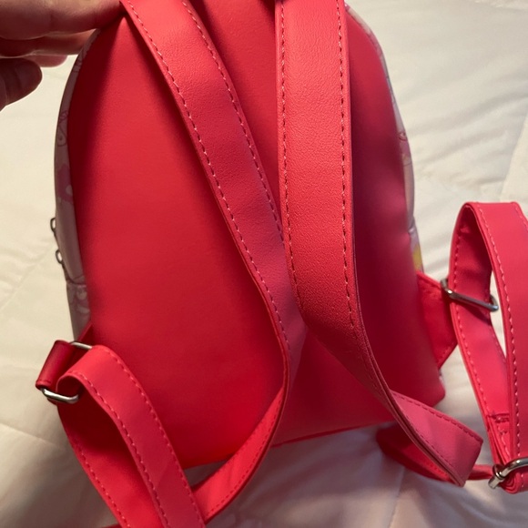 Hello Kitty - Picture 2 of 5